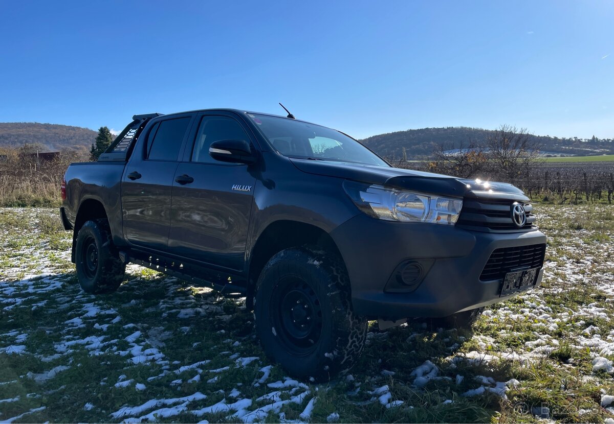 TOYOTA HILUX —- NA PREDAJ / NA SPLÁTKY