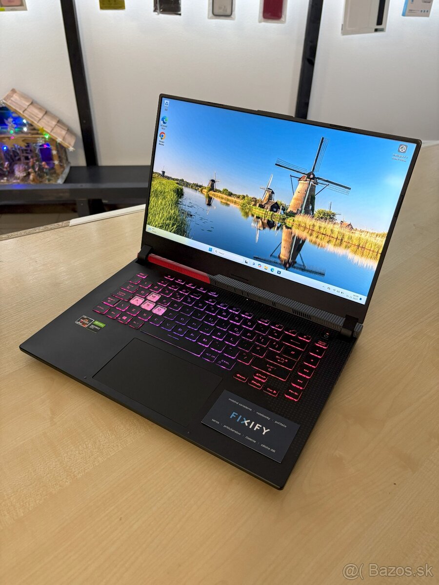 Asus ROG G513 - Čierno-červený