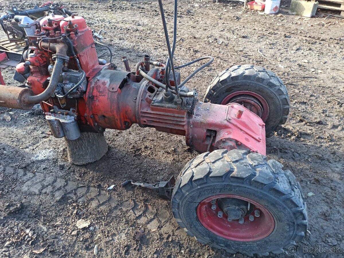 Malotraktor zetor 2001