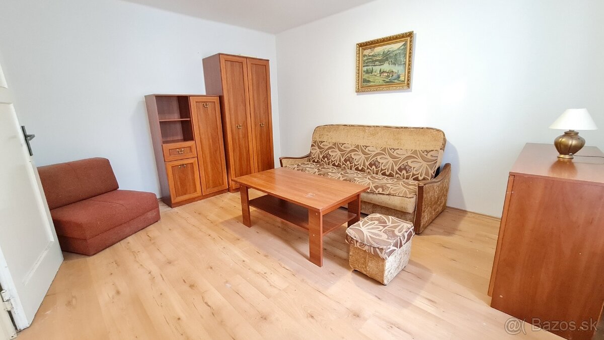 Na prenájom zariadený 1. izbový byt, 28 m2, Handlová