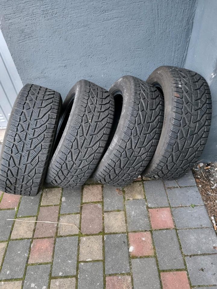 4ks zimné pneu 235/55R17 103V Kormoran