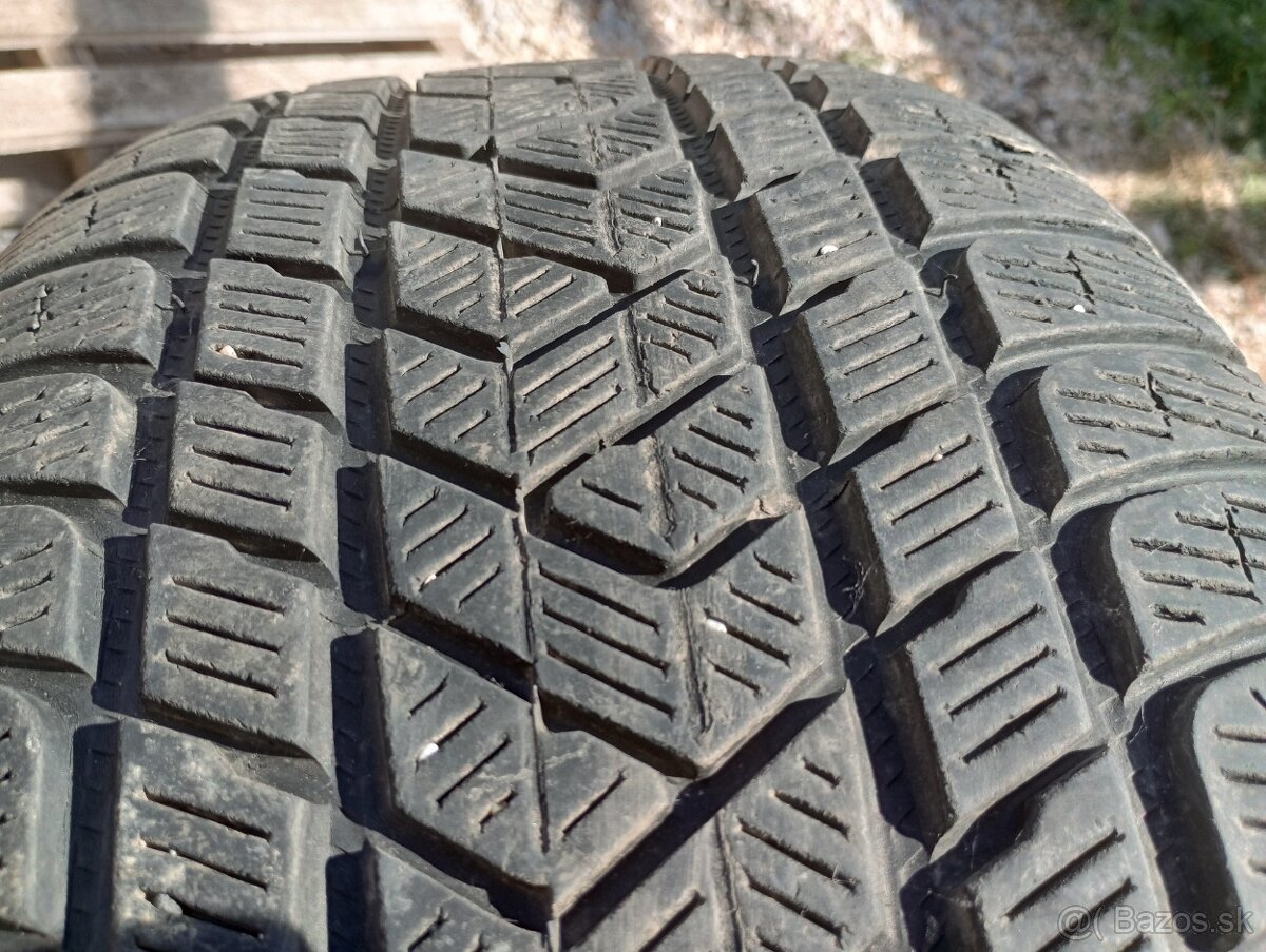 Predam 2ks pneu 275/45/r21 zimne 110V Pirelli