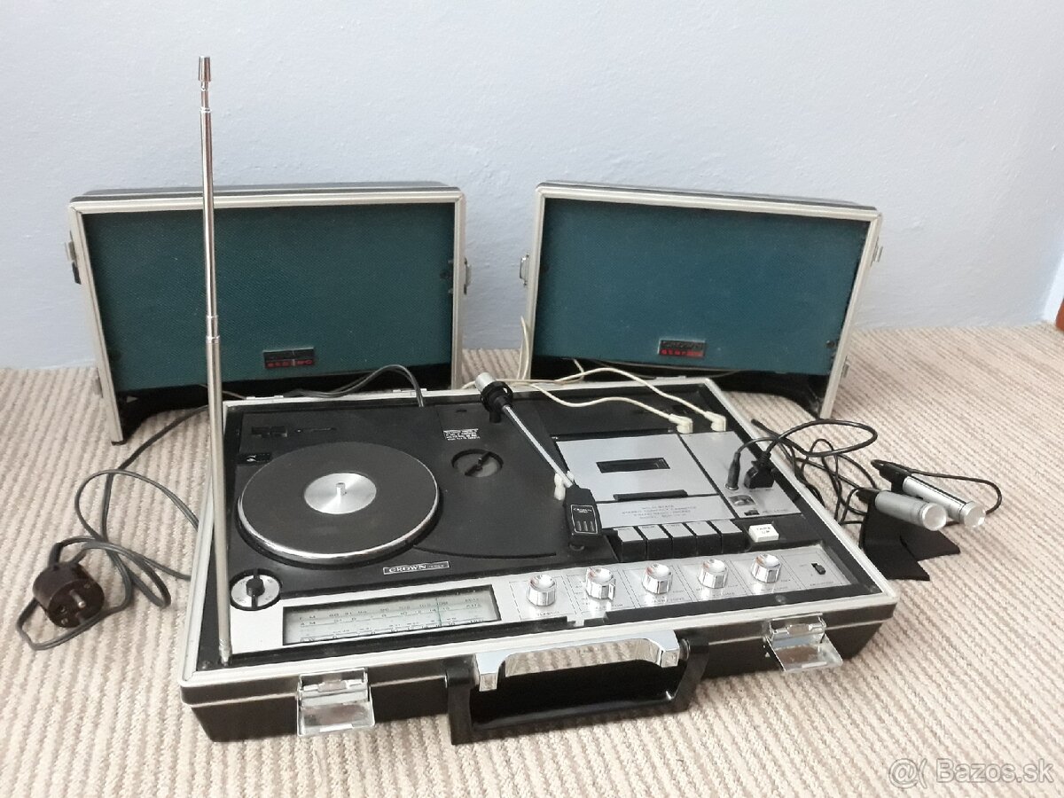 Kufrikový stereo prehrávač Crown Japan 1972