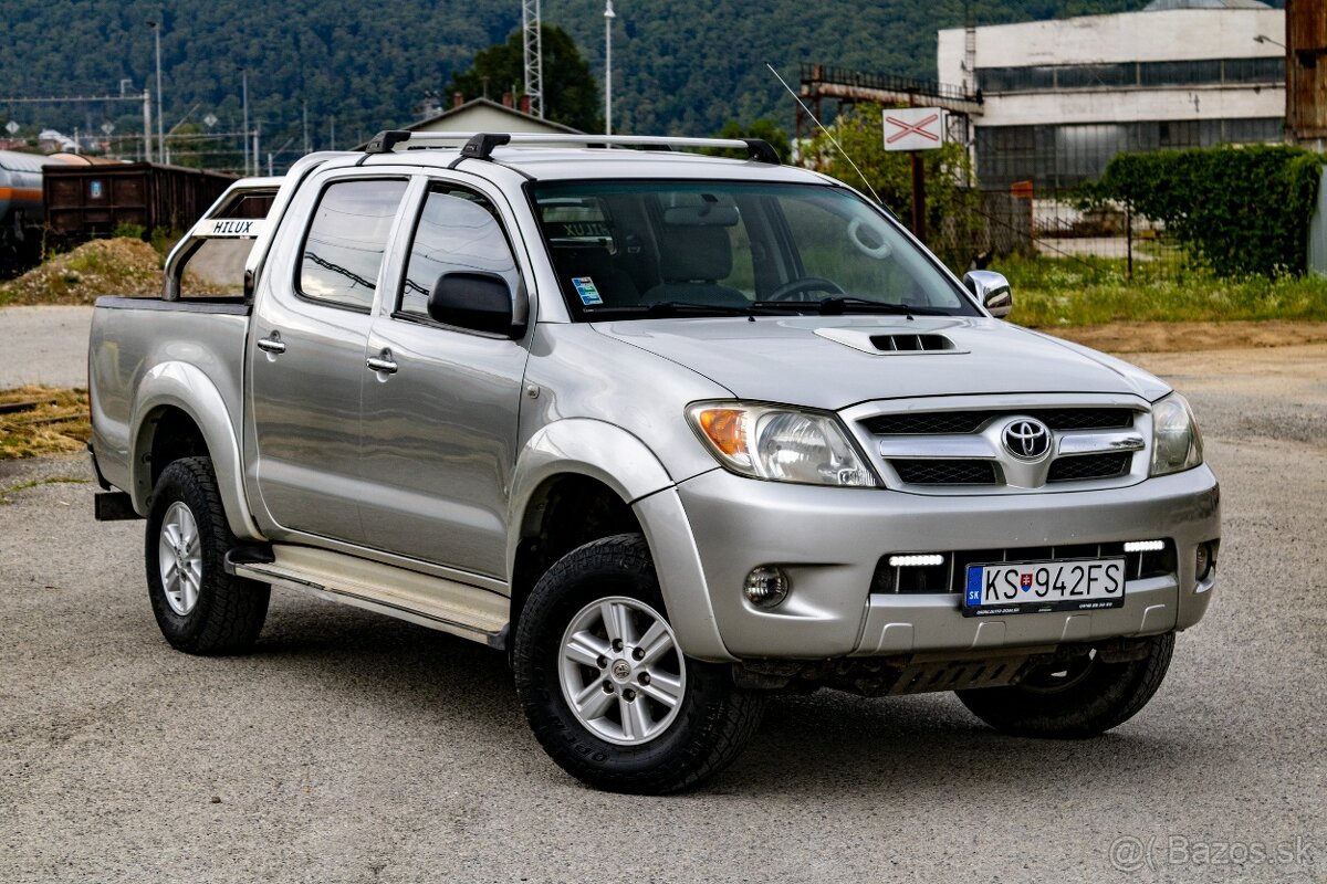 Toyota Hilux DC 3,0 D-4D A/T 4x4 (ťažné, naviják, automat)