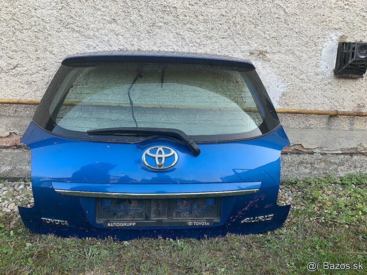 Piate dvere kufor Toyota Auris 2010 lift