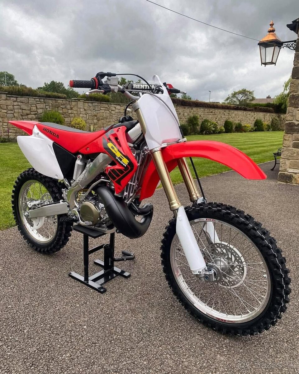 Kúpim Honda cr 250