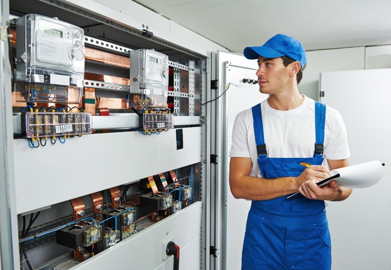 2 - ja Elektrikári na rozvodné skrine / 6060 Hall in Tirol