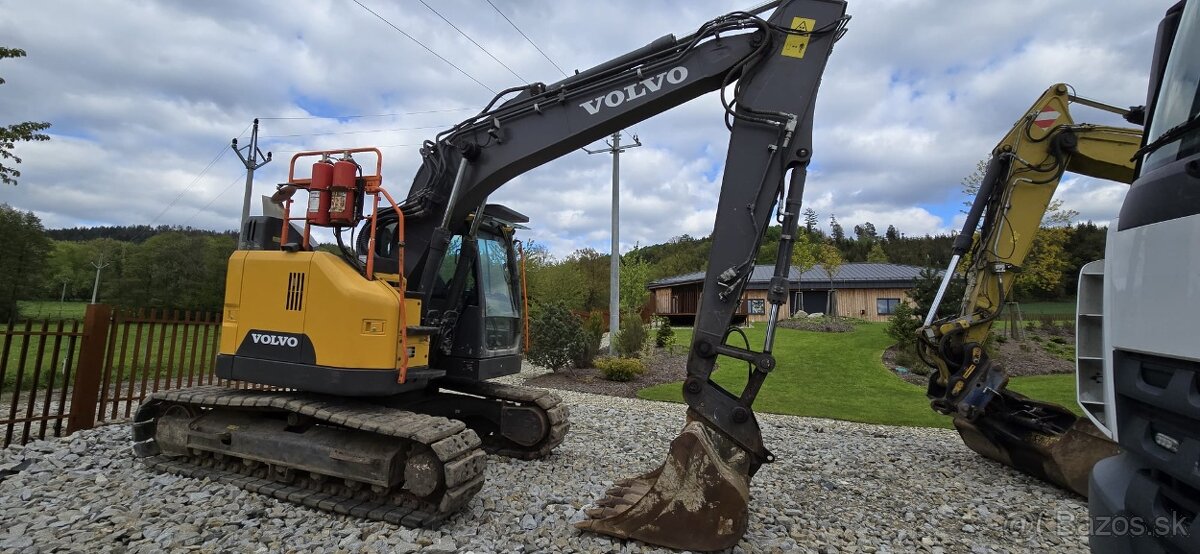 Volvo ECR 145, r.v. 2018, 5923 mth, zánovní podvozek