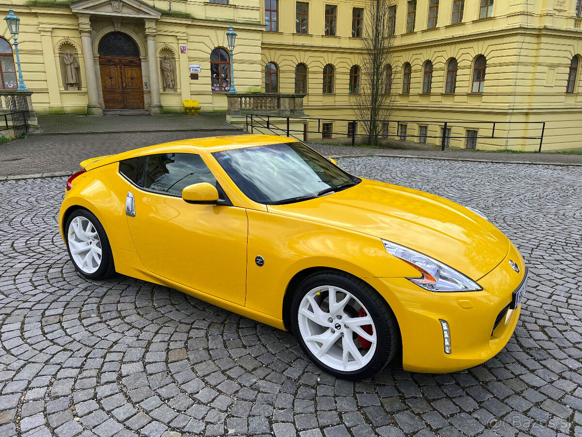 Nissan 370z coupe - 2017 - 24.000km - Chicane yellow - 7AT