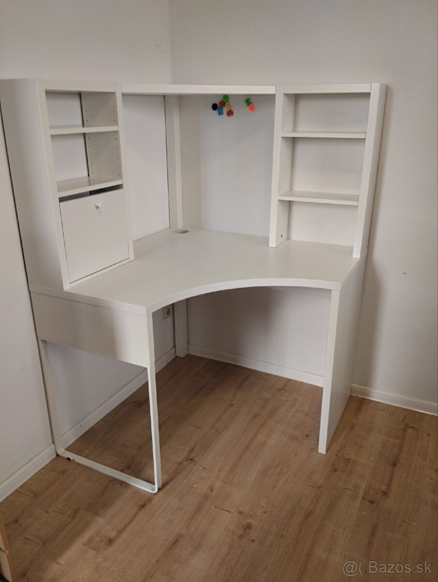 Stôl IKEA Micke rohový