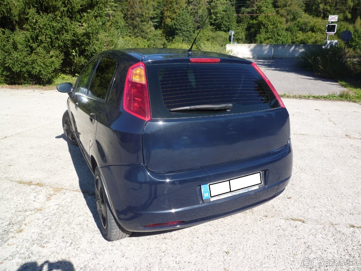 Predám Fiat Grande Punto, modrá metalíza, 1,4i, 57kW.