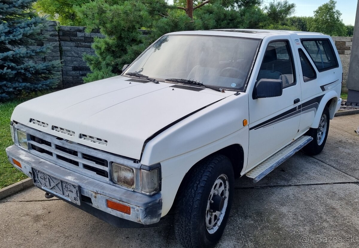 Nissan Terrano 2.7d rok 1990 - klíma, el okna