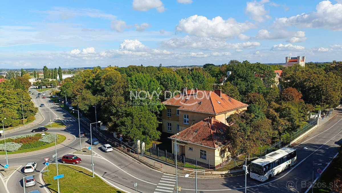 82 m², špajza na medziposchodí + parádny výhľad - byt, ktorý