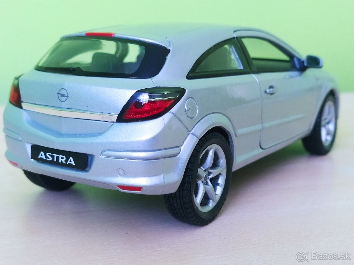 Predám tento nový  Kovový model Opel Astra GTC 2005 v mierke