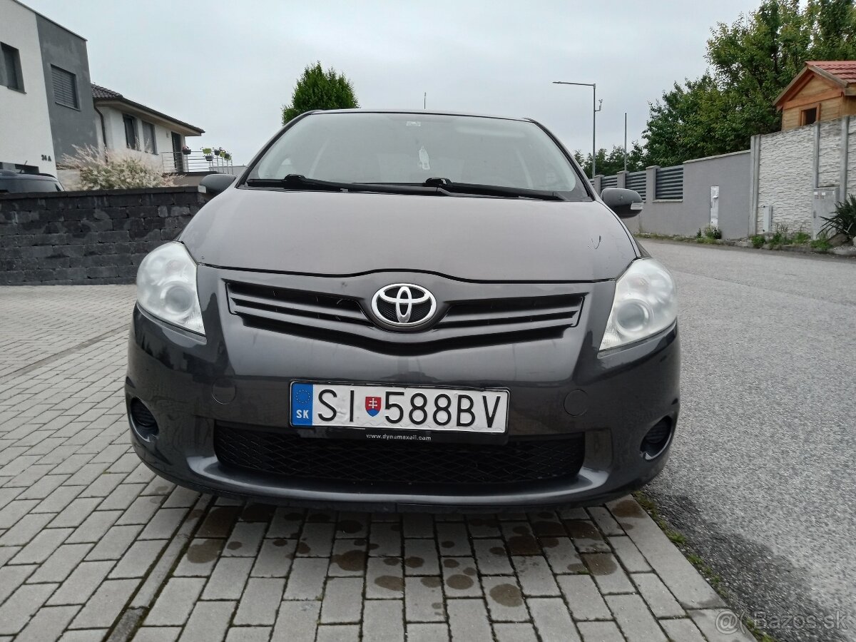 Predám Toyota Auris 1,4 benzín