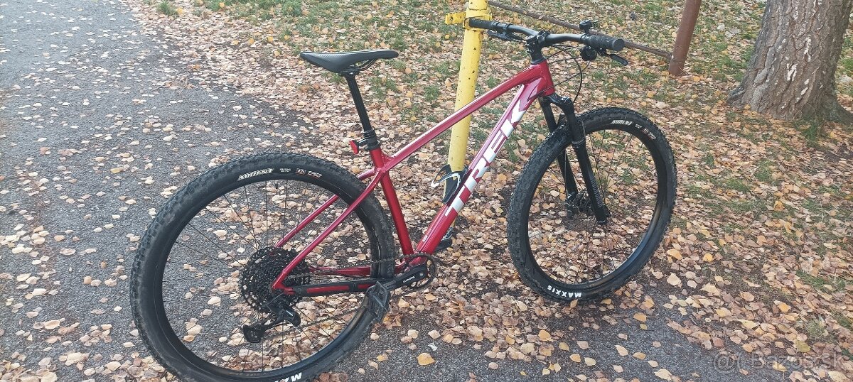 Trek Marlin 8 crimson