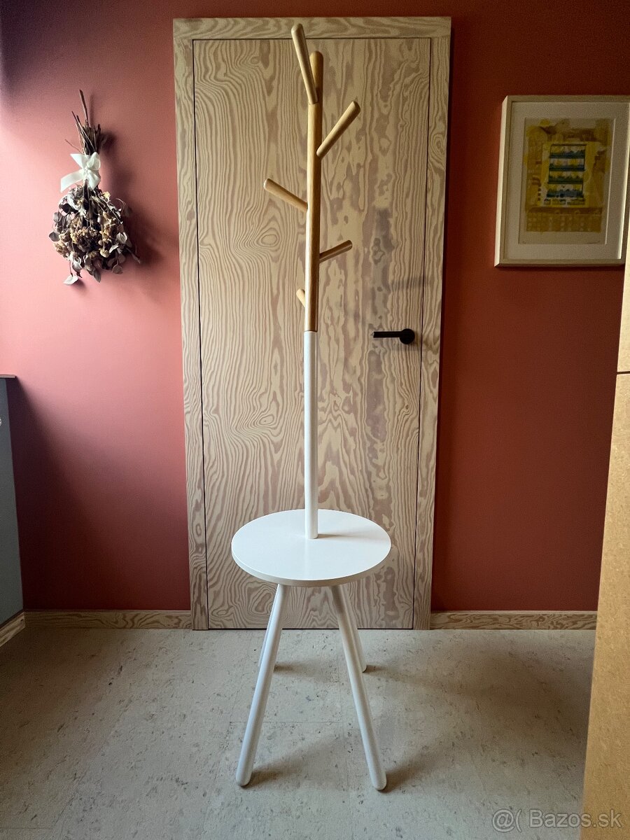 Vešiak na šaty Zuiver table tree