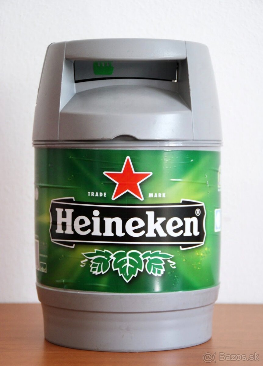 Kúpim takýto súdok (keg) značky Heineken.