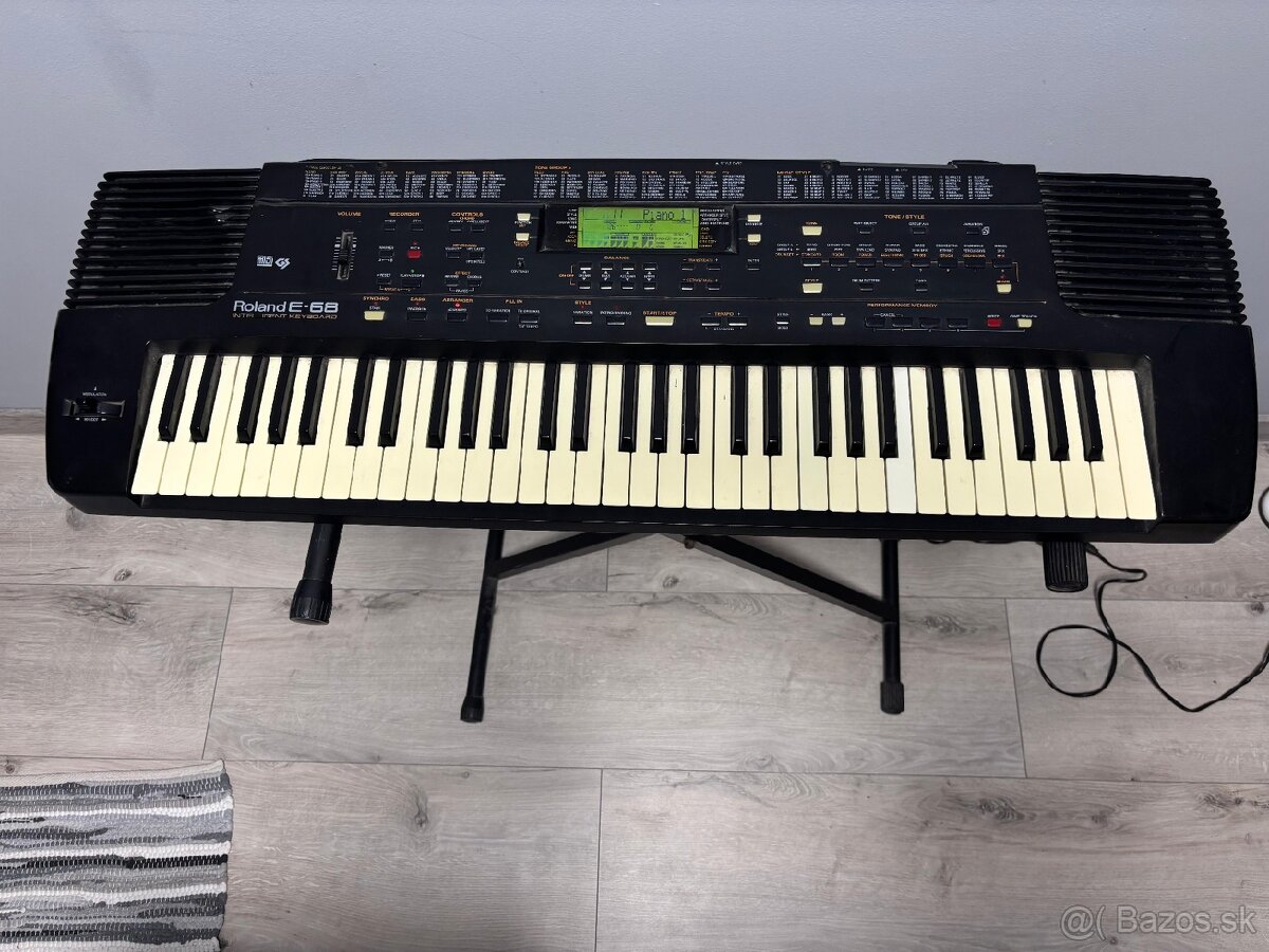 Roland E-68 + stojan