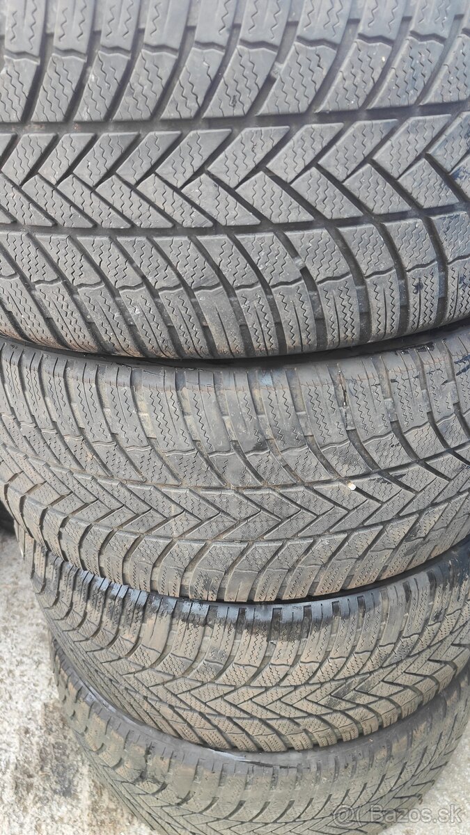 Bridgestone Blizzak LM005 275/40 R22