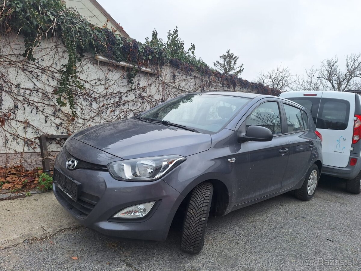 HYUNDAI I20 BENZIN ROK 2013