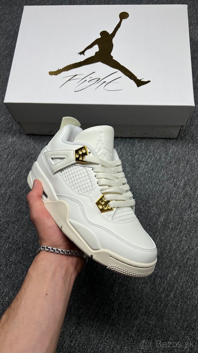 Nike Air Jordan 4 Retro "Metallic Gold"