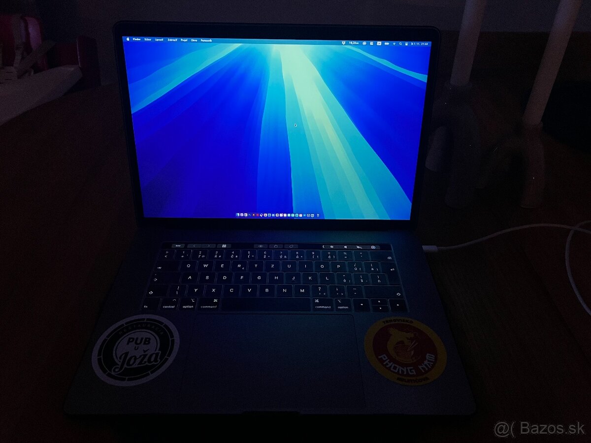 Macbook Pro 2018 15" 16 GB RAM Intel i7 256 GB Radeon Pro