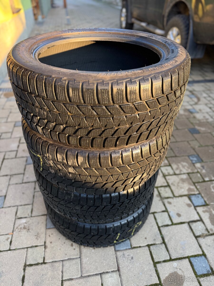 Bridgestone Blizzak LM-25 235/50 R19