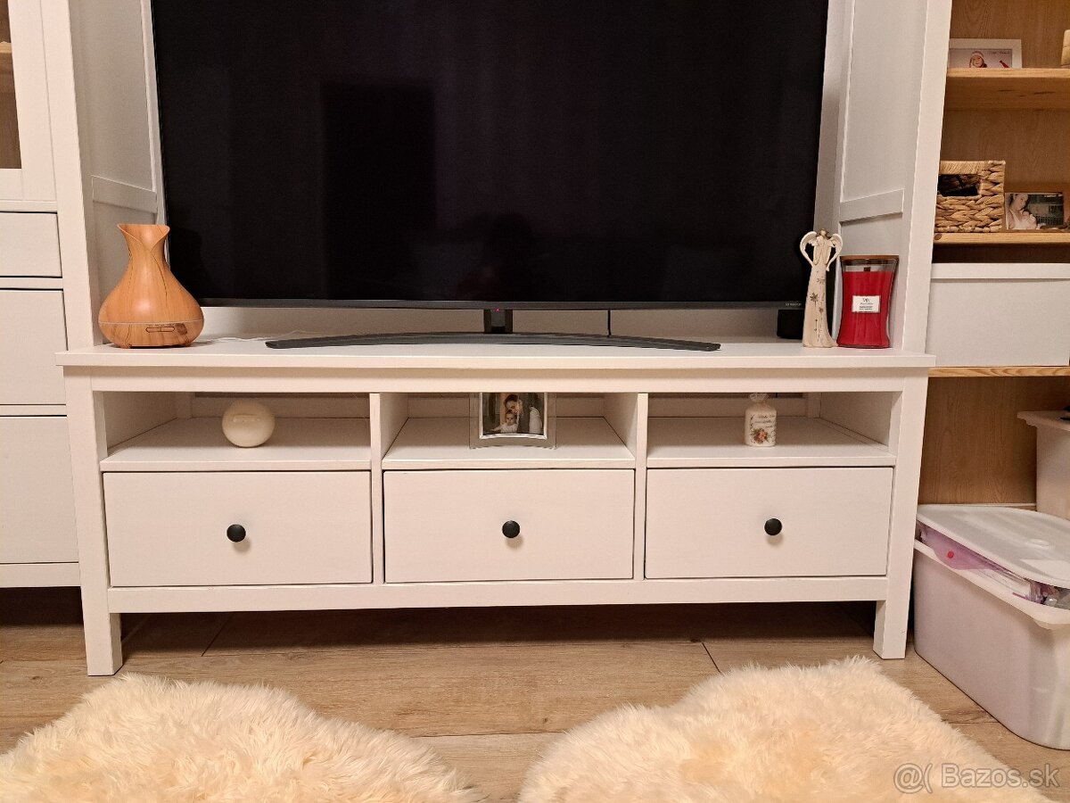 Hemnes Ikea TV skrinka biela