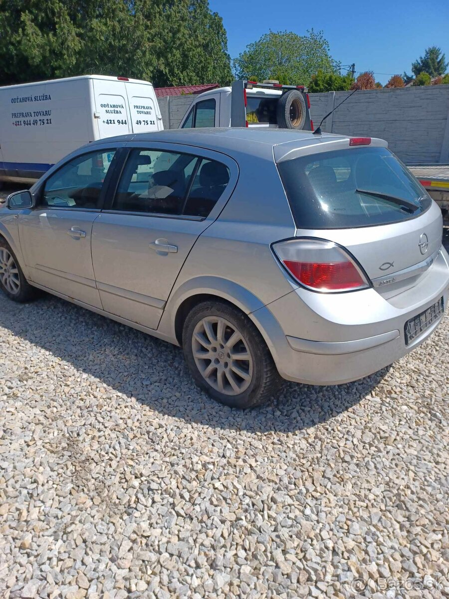 Rozpredám Opel Astra H Sedan 1.7CDTi 74kw M6 2008