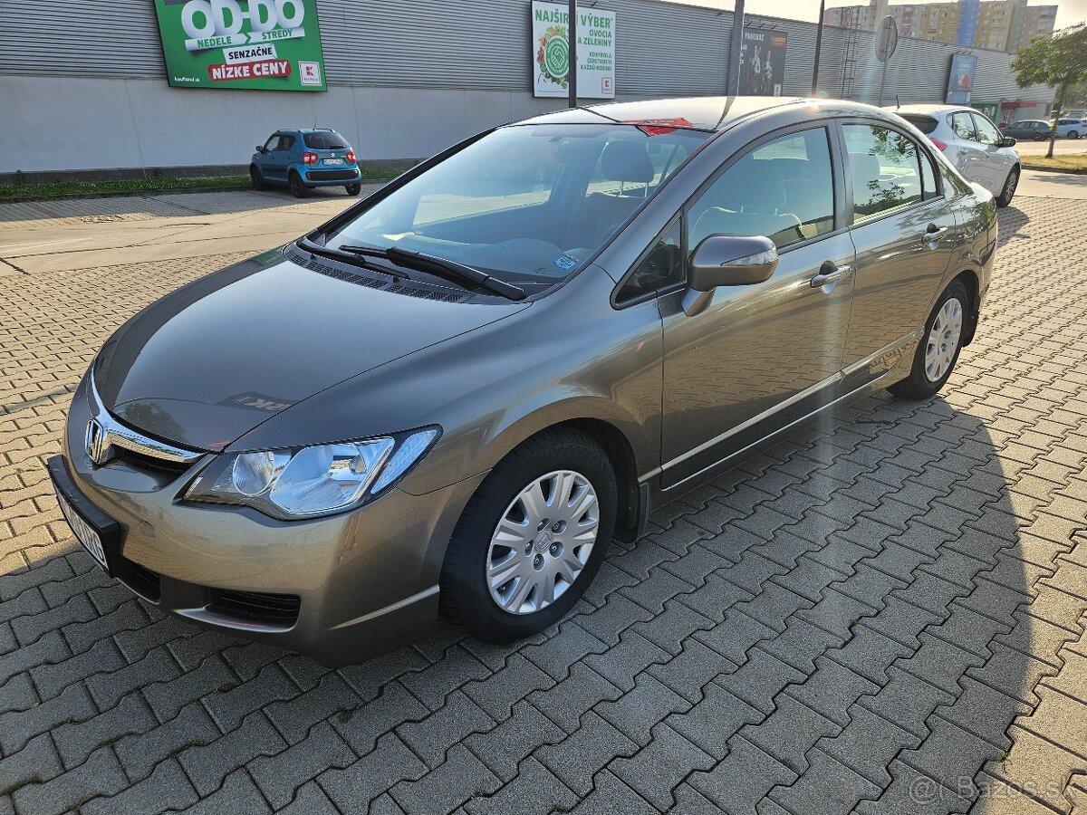 Honda CIVIC 1.8 r.v. 2007 (garážovaná a málo jazdená)