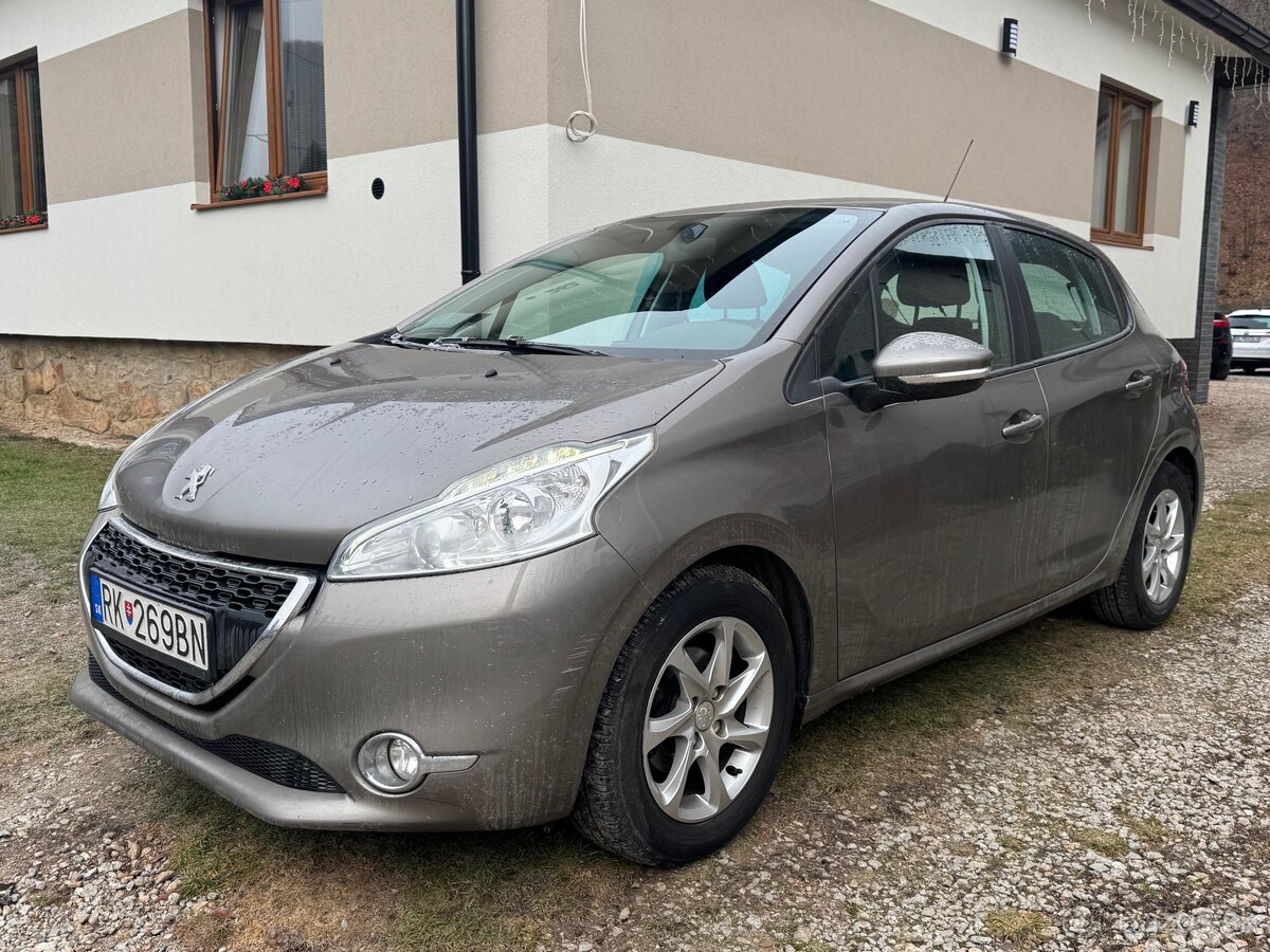 Peugeot 208 1.2vti 2012 najazdenych 59000km PLNE POJAZDNÉ