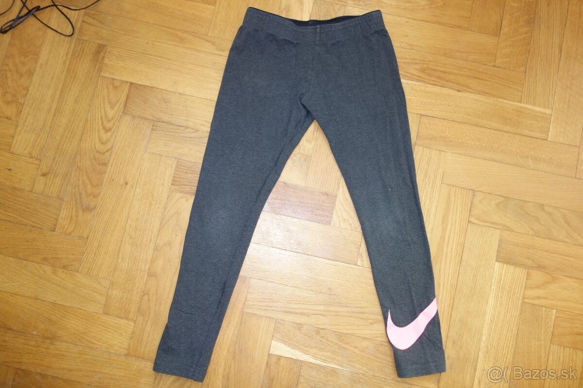 Legíny Nike 128-137 cm