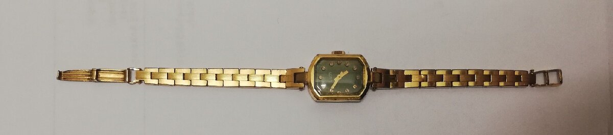 Dámske funkčné zachovalé zlaté bieloruske Luch hodinky