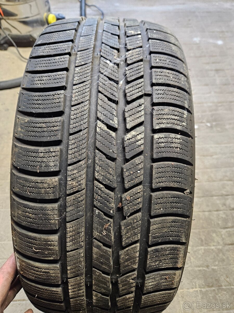 225/40 R18