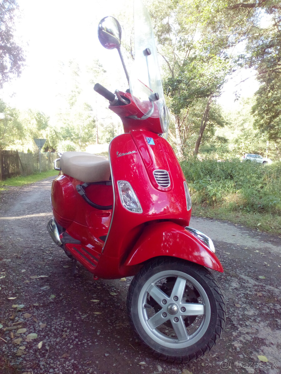 Vespa   LX 125 ie