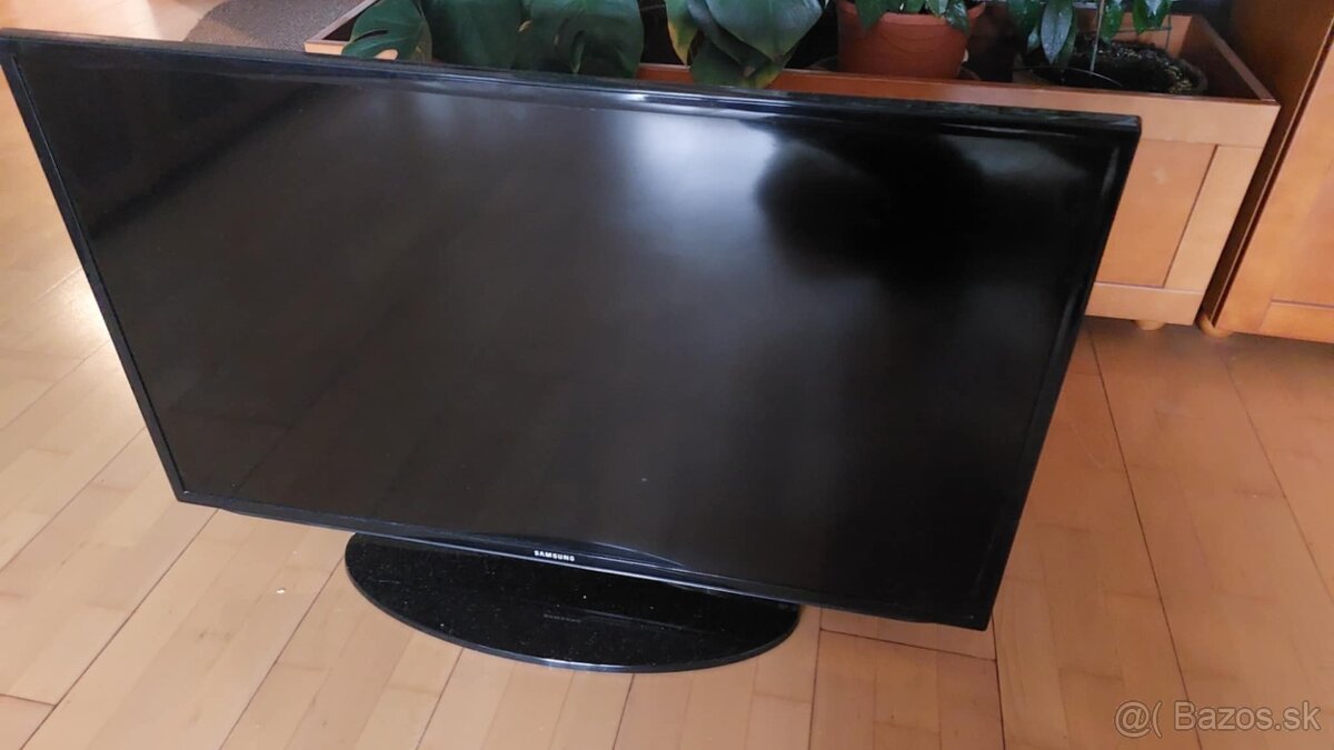 40" Samsung UE40EH5000 televízor (na náhradné diely)