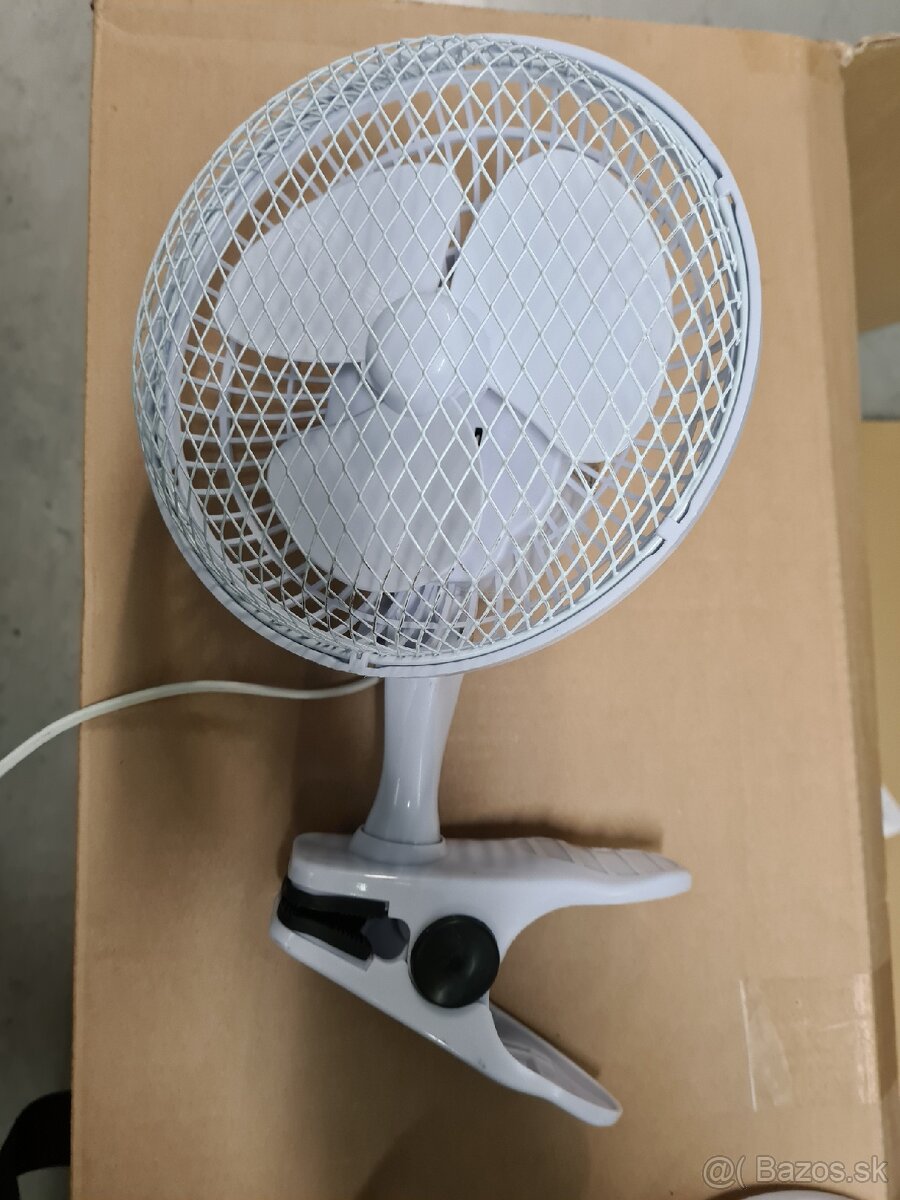 Malý ventilátor TAIFUN s klipom a stojanom