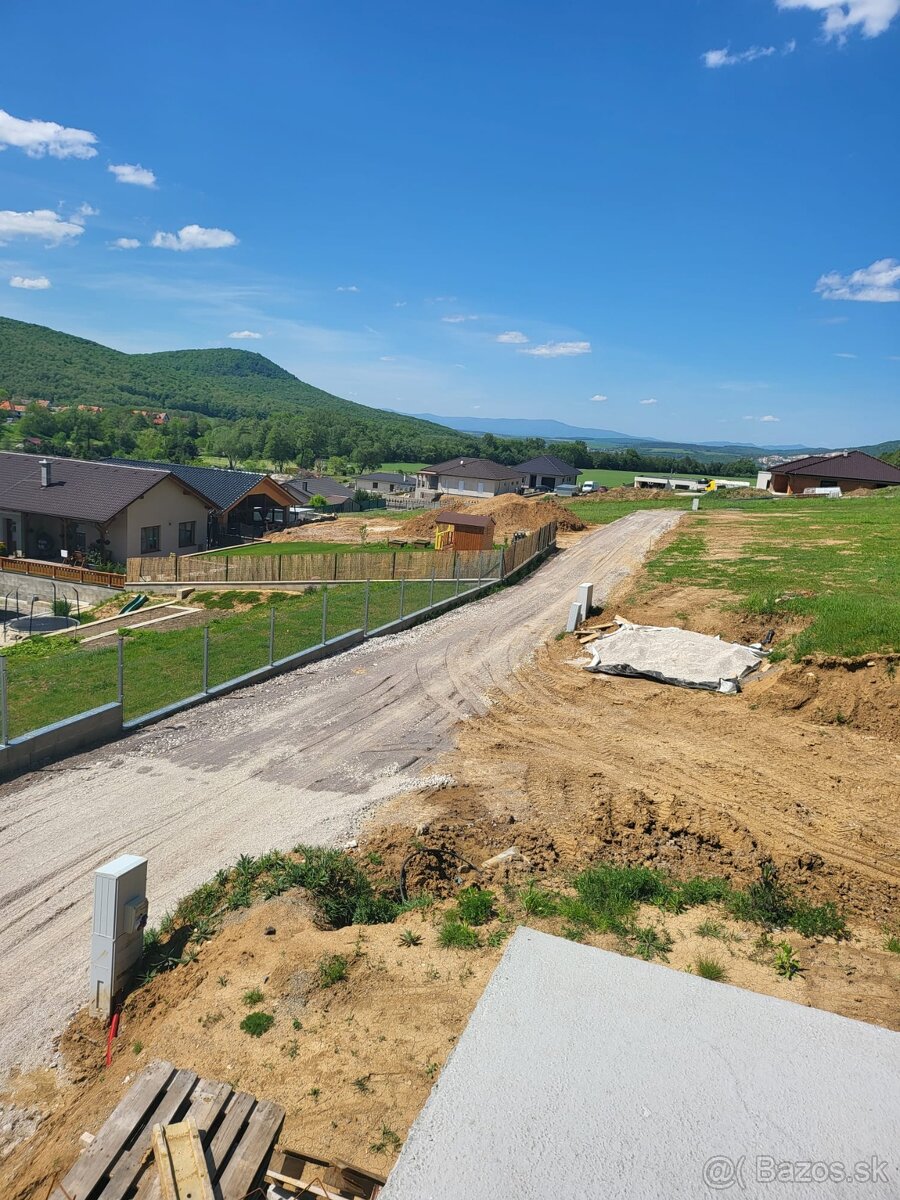 Krásny stavebný pozemok Horná Ves - 1080m2 - 22,5m široký