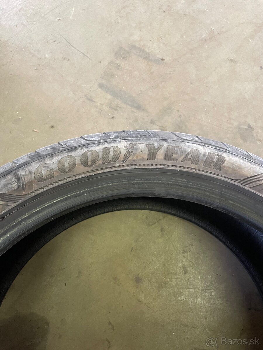 Predám goodyear eagle f1 225/45R19