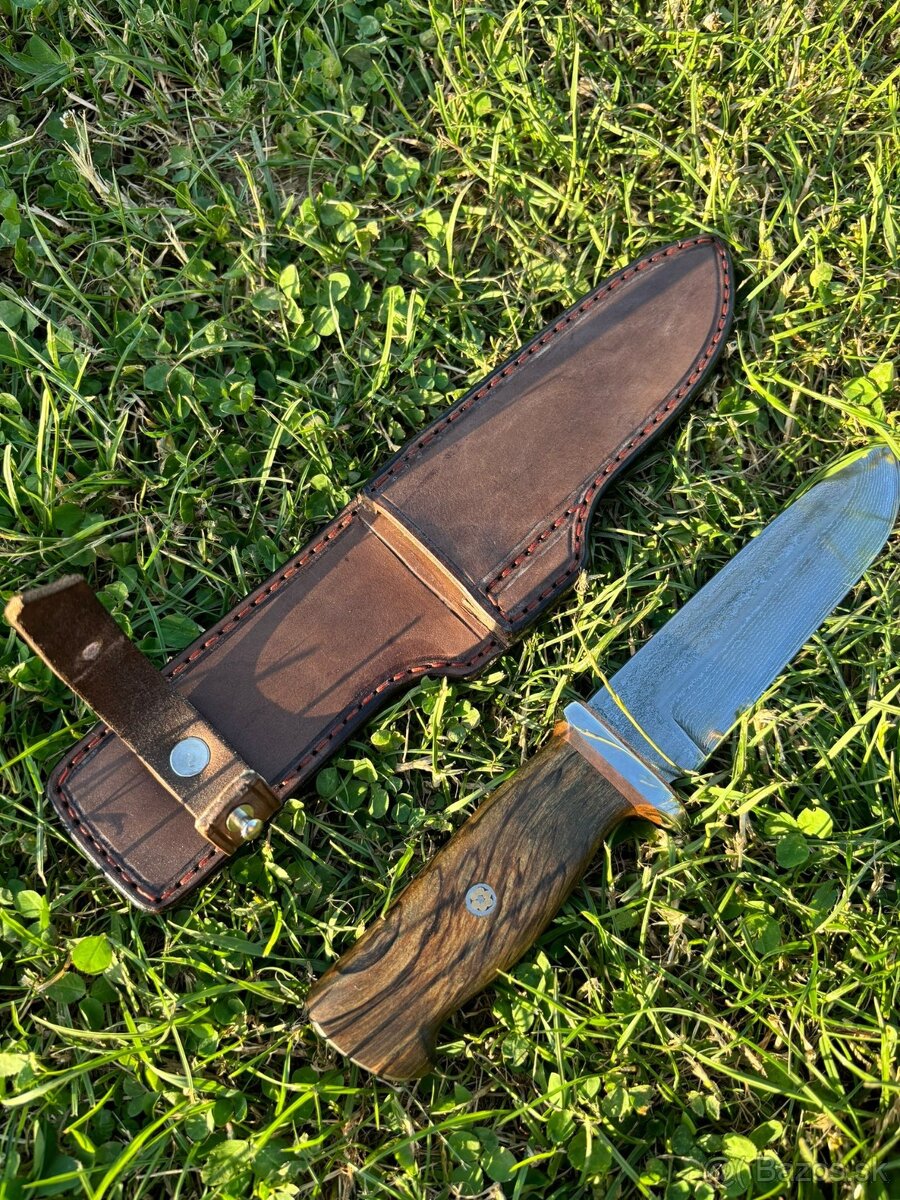 Kovaný nôž s koženým púzdrom