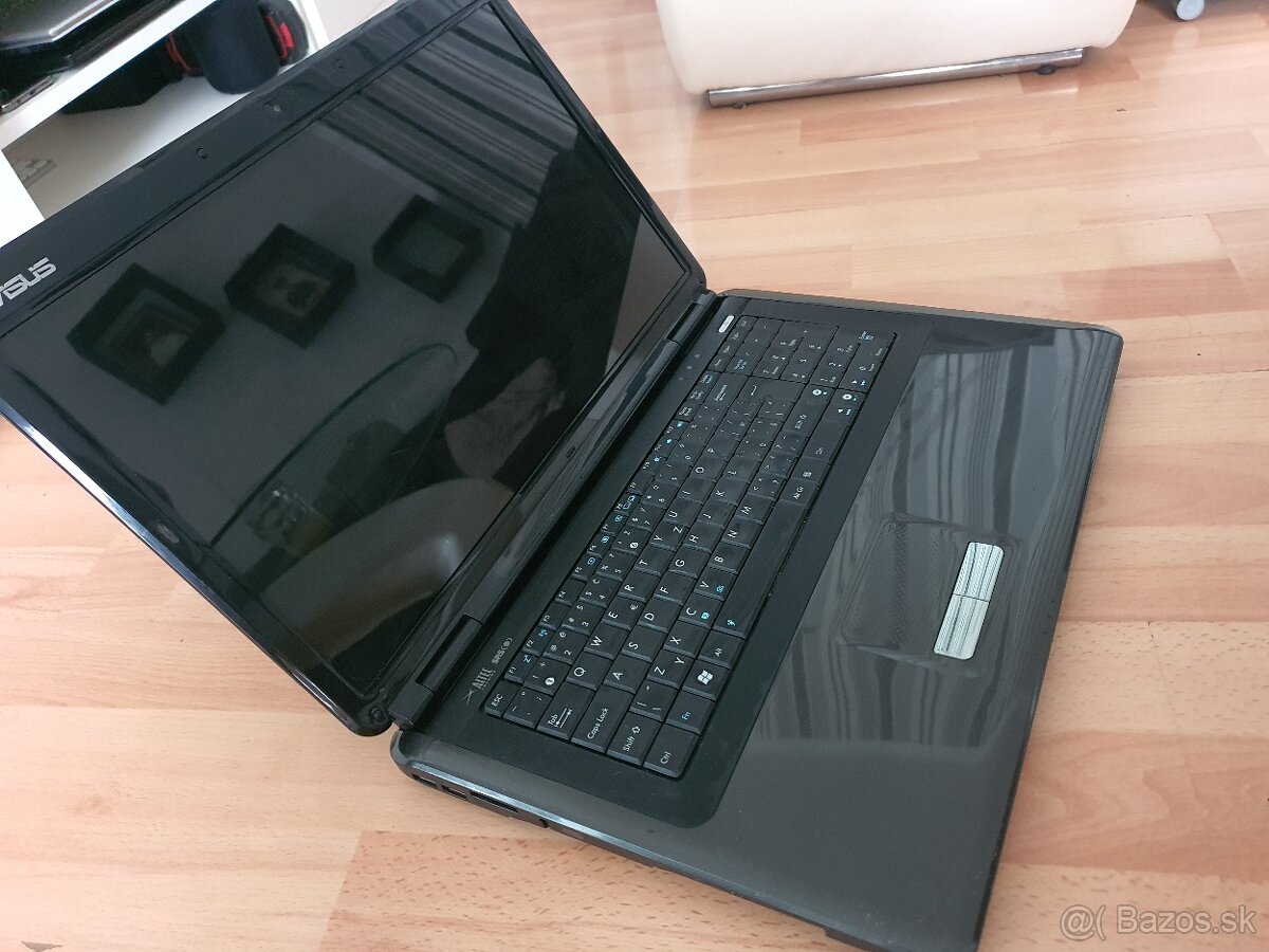 17 palcový Asus X70AB