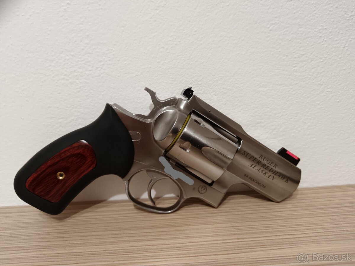 Ruger alaskan 44 magnum.