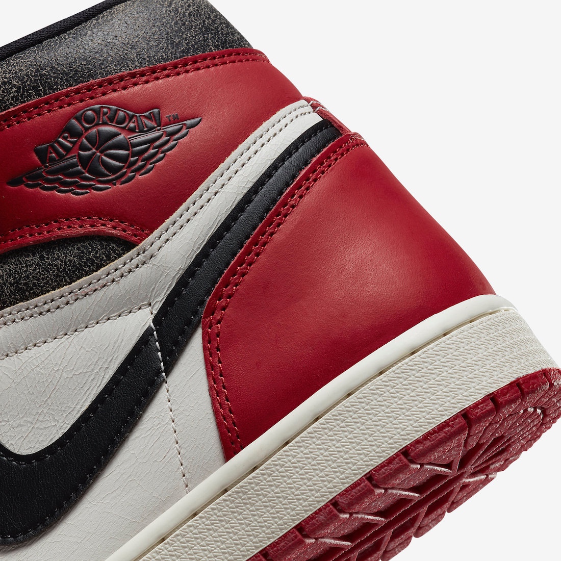 Jordan 1 Chicago “lost and found”