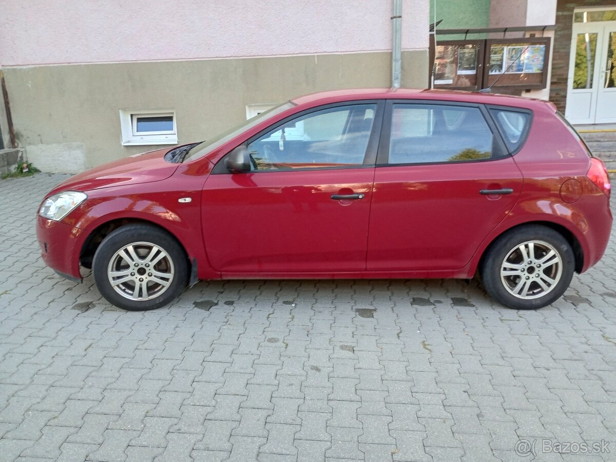 Predám KIA ceed 1,4 77 kW r.v.2009