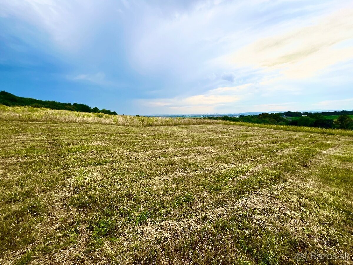 Pekný rovinatý pozemok - Vyšná Hutka