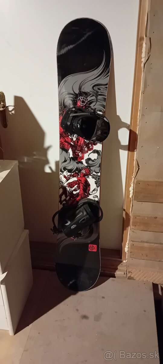 SNOWBOARD