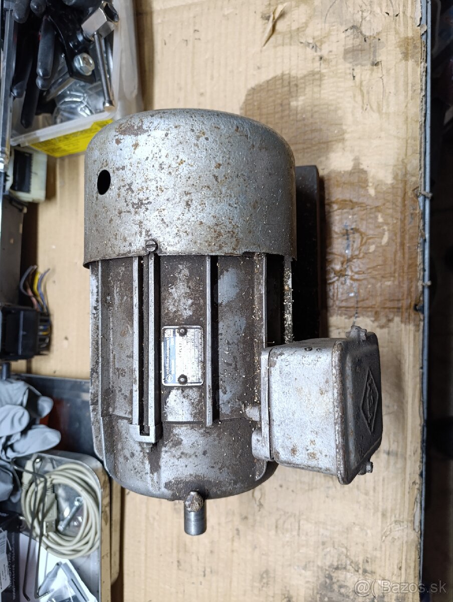 Predám elektromotor 0,8kw a 0,4