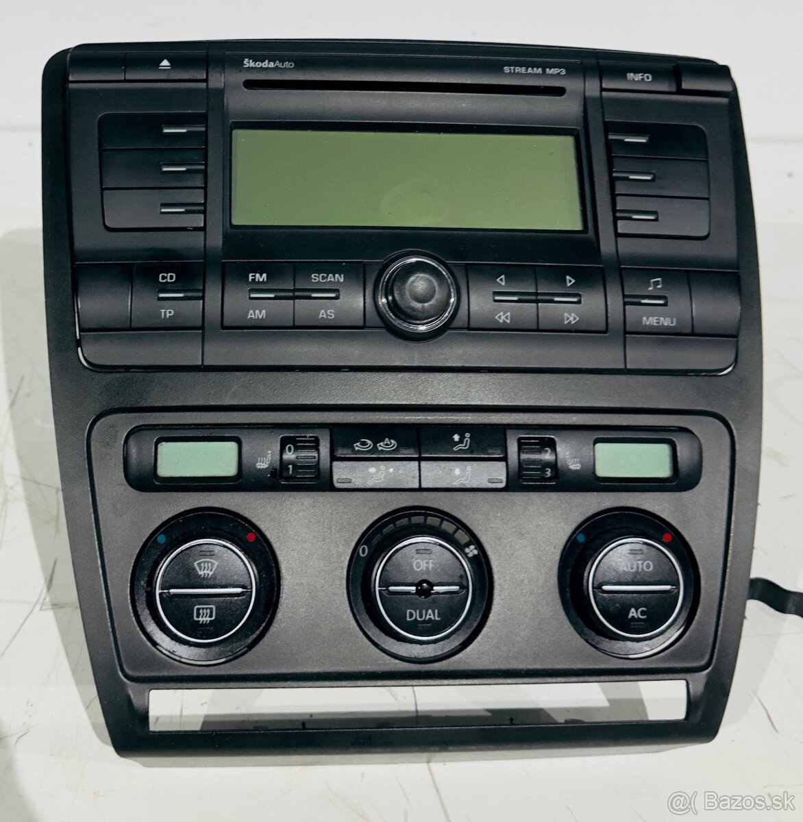 Skoda Octavia 2 radio + kod, climatronic, ramcek