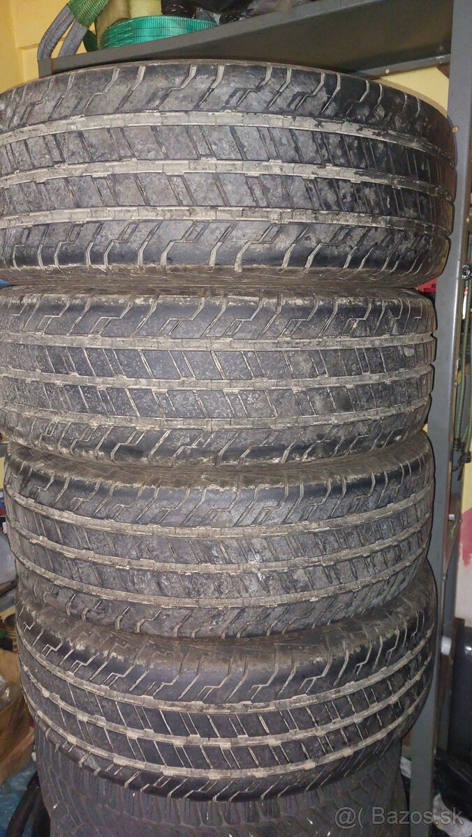 Predám zánovné pneu.215/65R16C